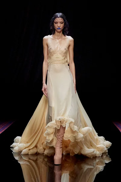 Look 60